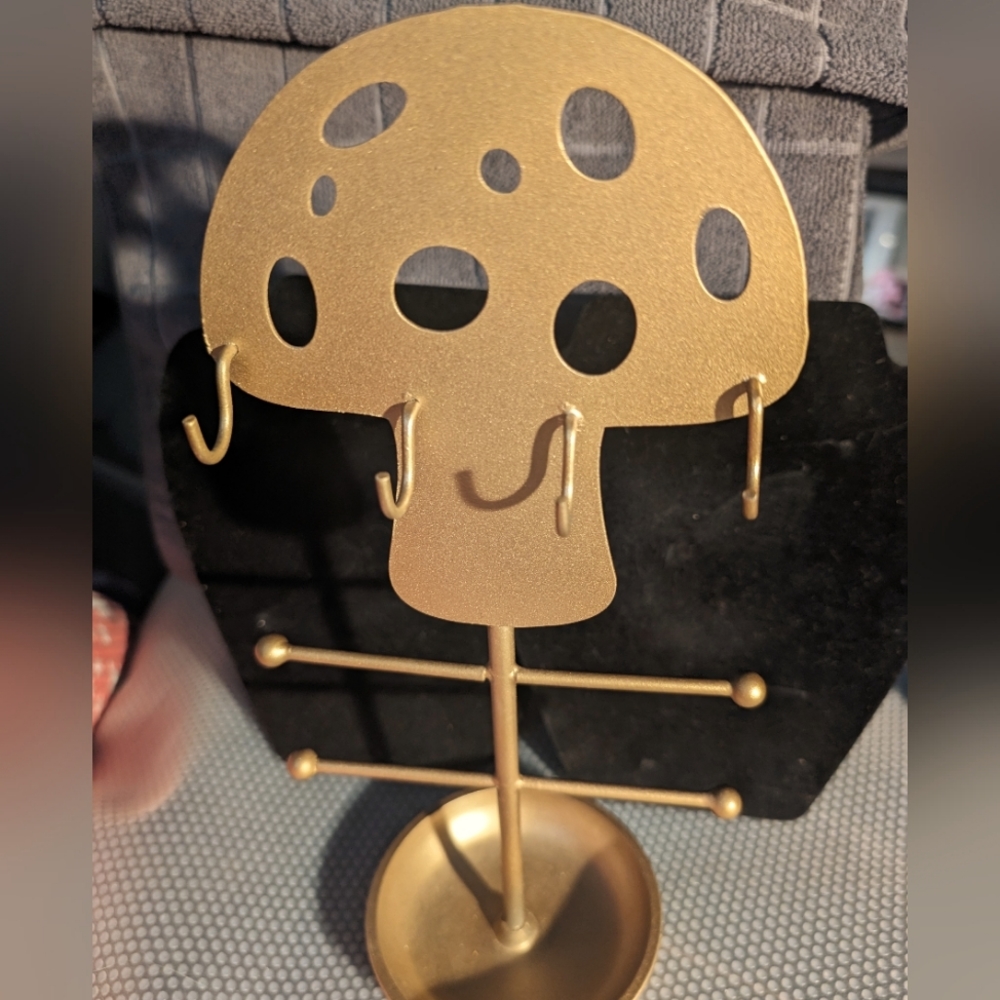 Gold whimsical metal mushroom weighted jewelry‎ holder stand